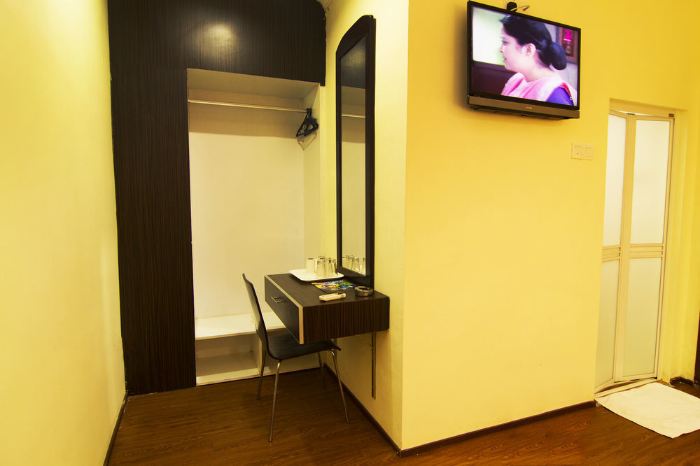 Oyo 327 Buddys Hotel Куала-Лумпур Экстерьер фото