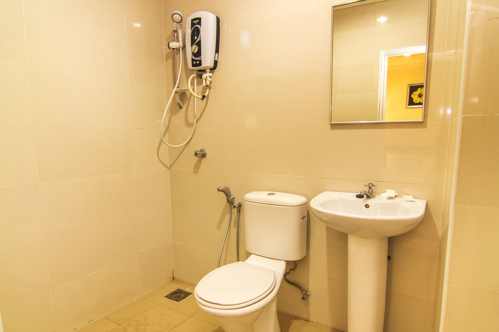 Oyo 327 Buddys Hotel Куала-Лумпур Экстерьер фото