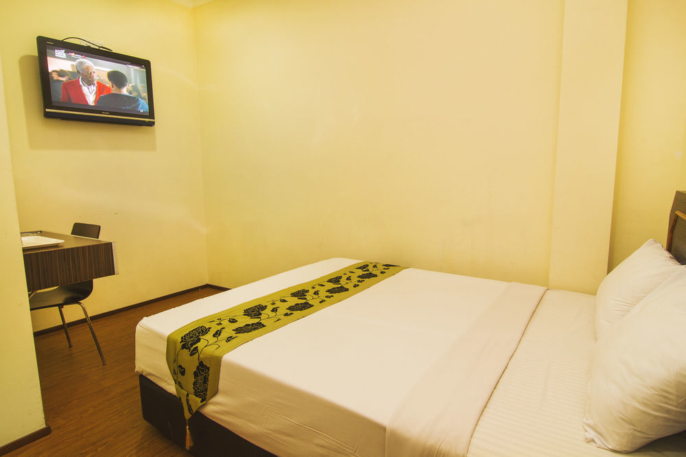 Oyo 327 Buddys Hotel Куала-Лумпур Экстерьер фото